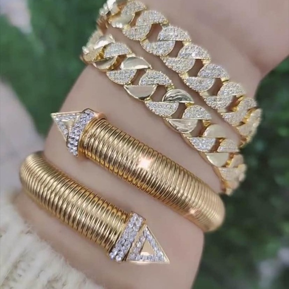 Stunning stainless steel cuff bracelet - Picture 1 of 9